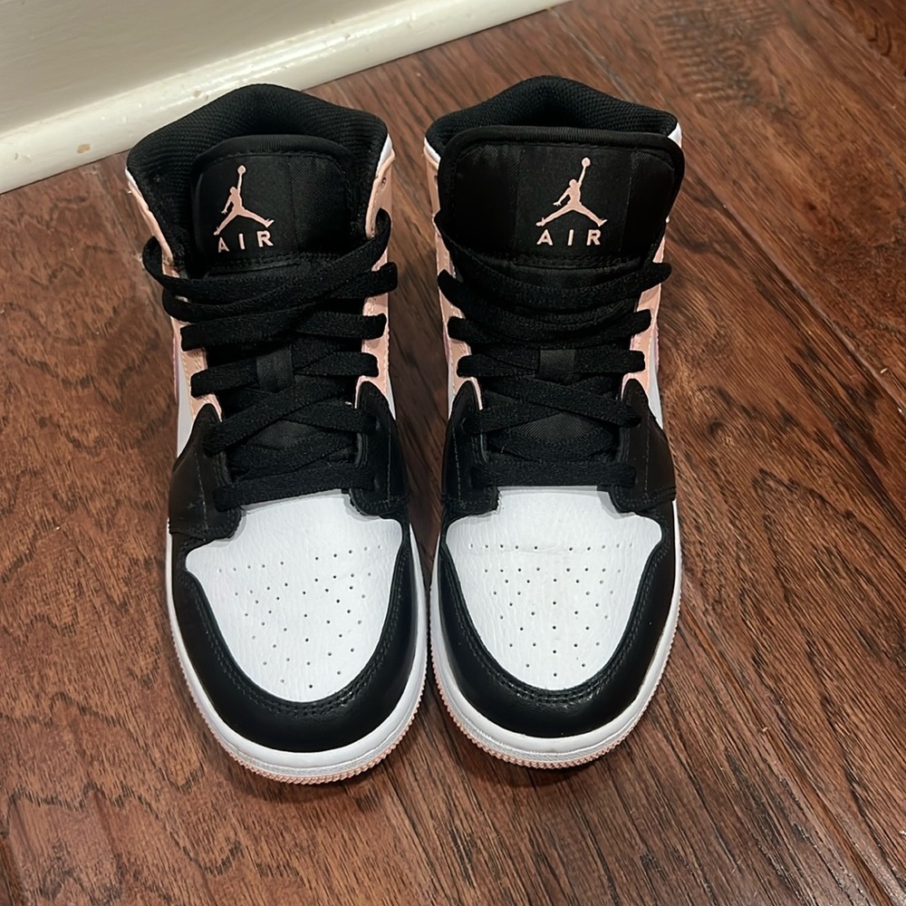 Jordan 1 Mid Artic Orange Black Toe